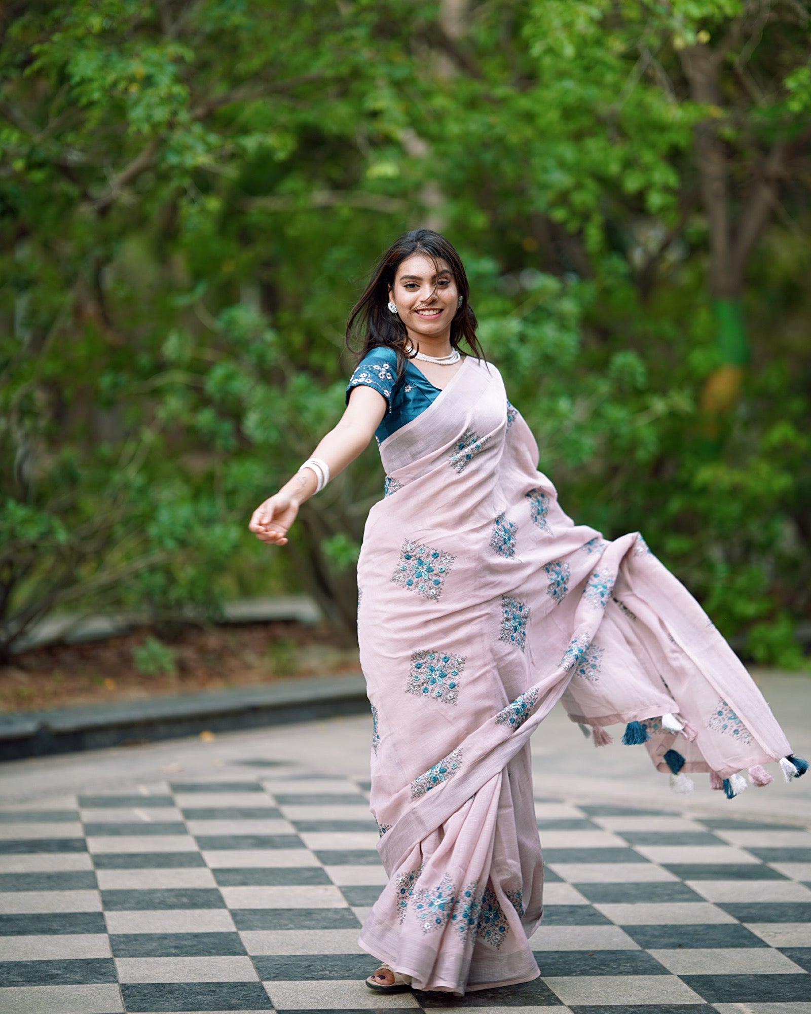 Premium Embroidered Silver Linen Saree with Zari Weaving & Phantom Silk Blouse