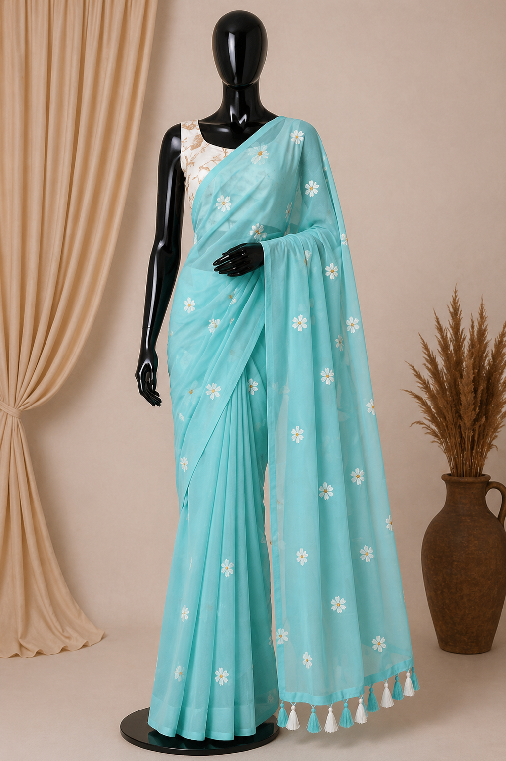 Elegant Georgette Saree with Intricate Embroidery & Fumka Pallu