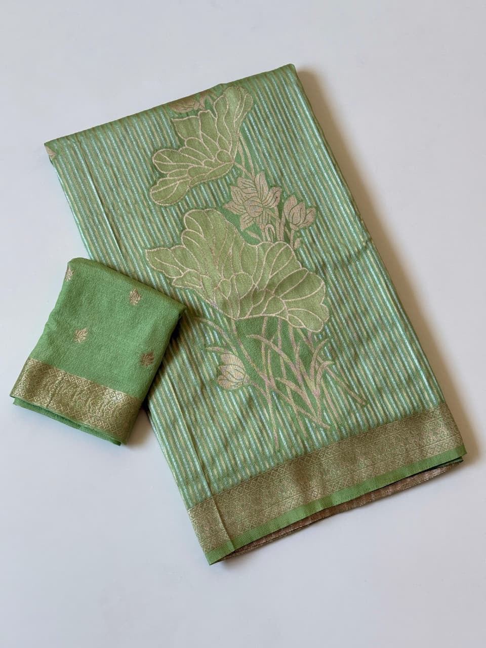 Exclusive Jambo Flower Jari Weaving Saree Collection